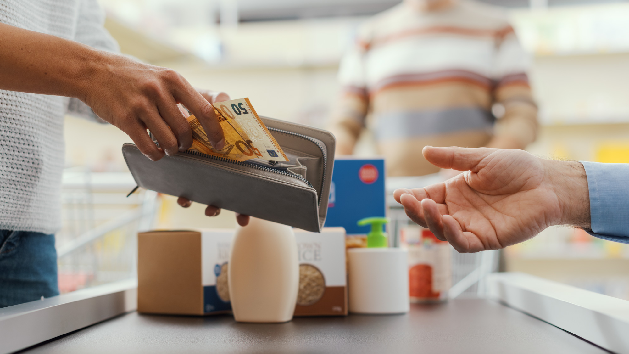 Cash betalen aan de kassaband