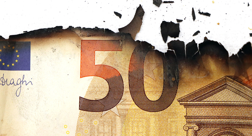 Een beschadigd biljet van vijftig euro