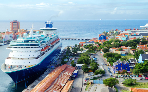 De mega cruise pier op Curaçao.