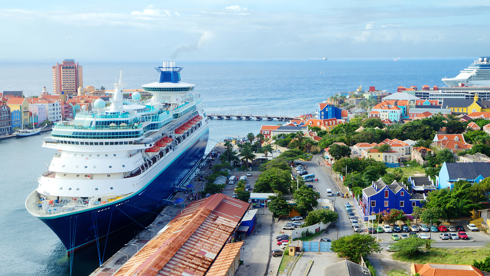 De mega cruise pier op Curaçao.