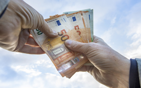 Nederlanders hechten aan contant geld