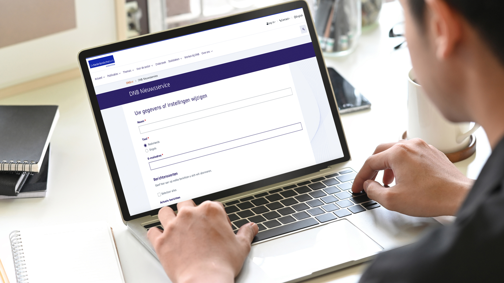 Laptop met daarop de DNB nieuwsservice