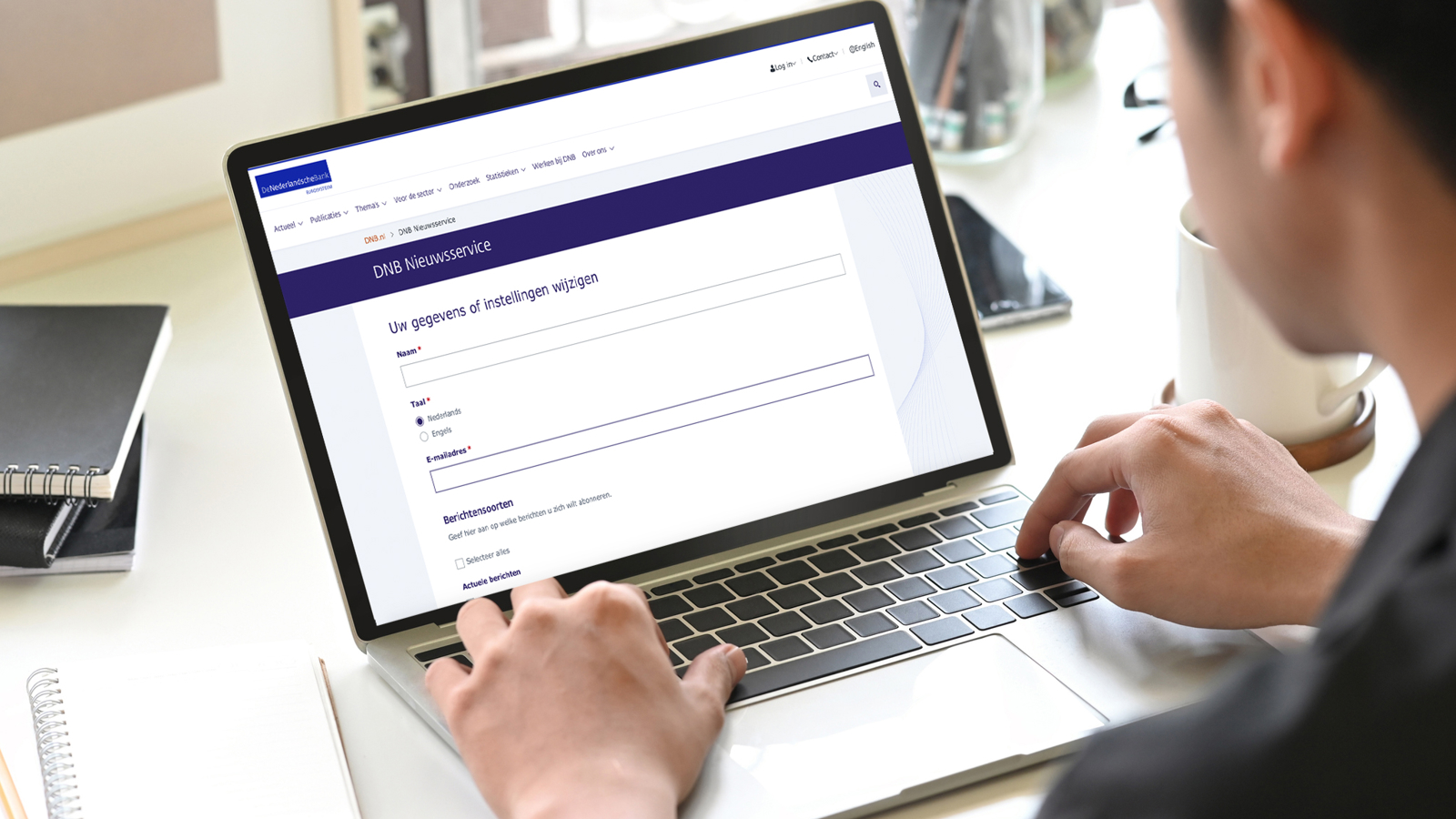 Laptop met daarop de DNB nieuwsservice