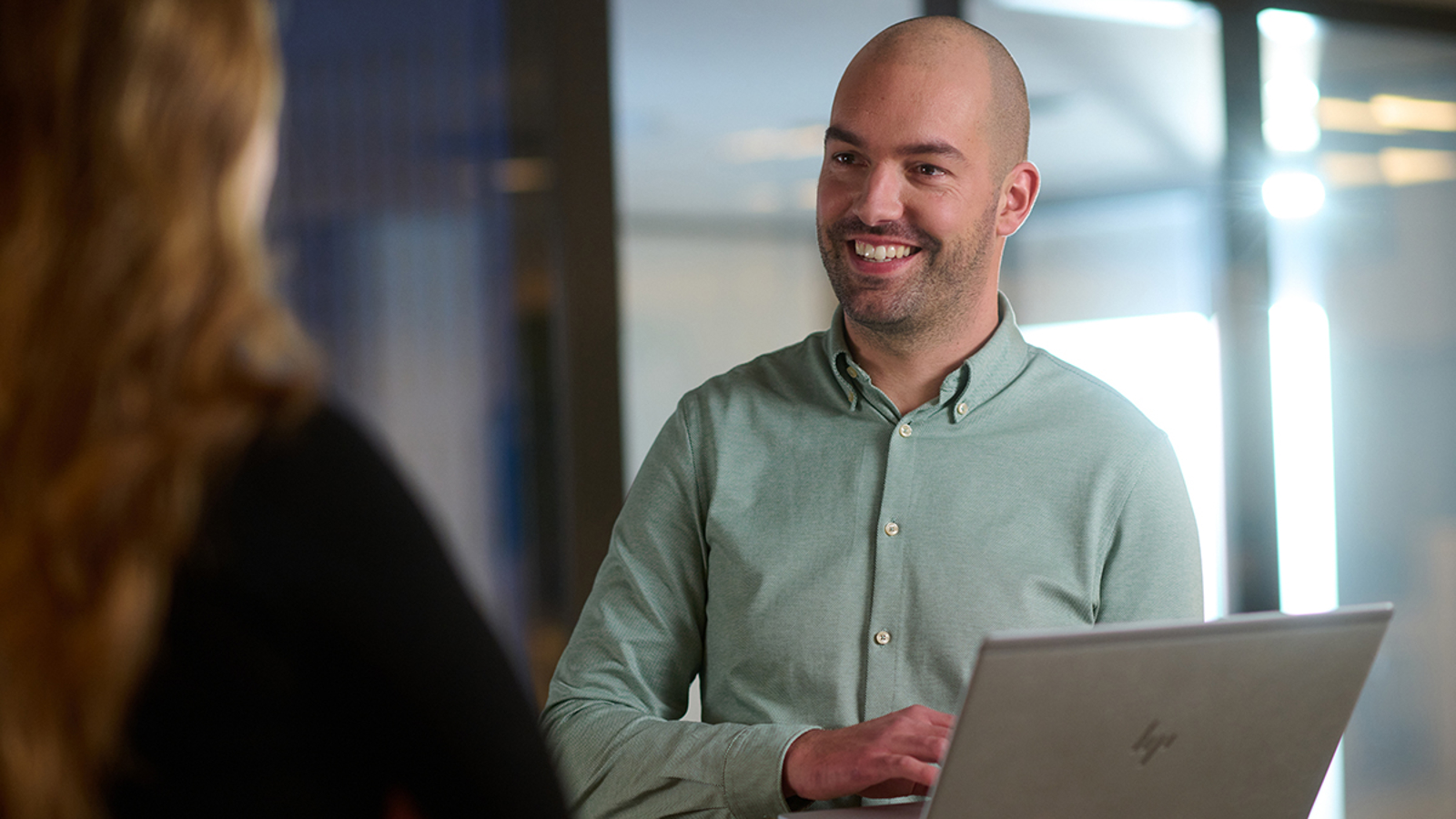 Man met laptop
