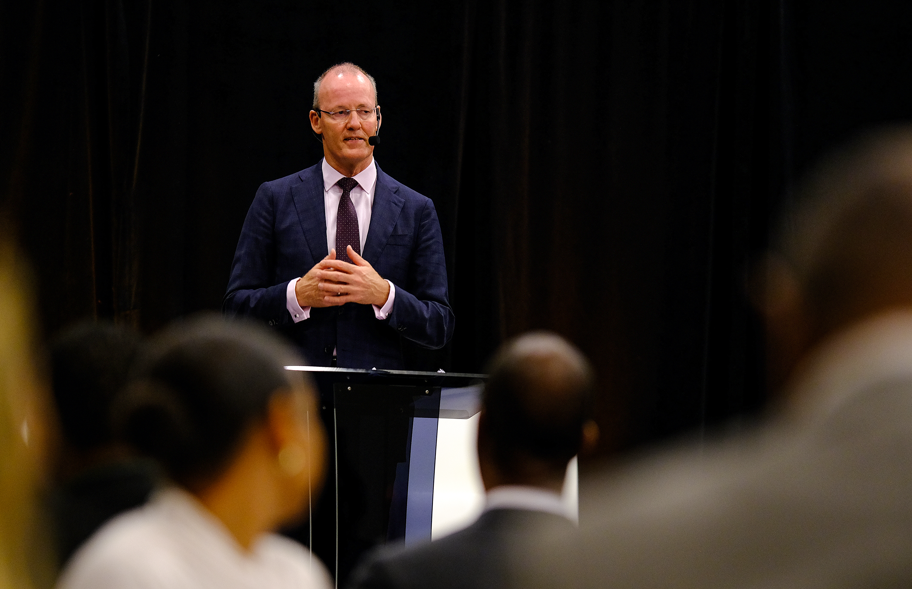 Klaas Knot tijdens een lunch van de Vereniging Bedrijfsleven Curaçao.