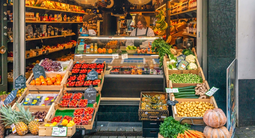 Groente en fruit uitgesteld voor de groentewinkel