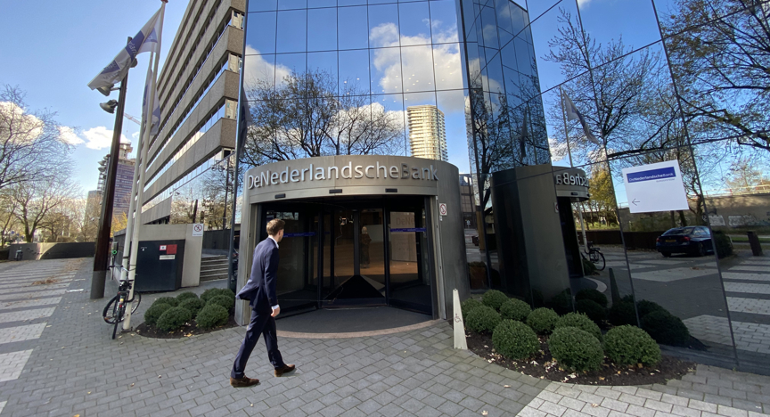 Entree van het gebouw van De Nederlandsche Bank