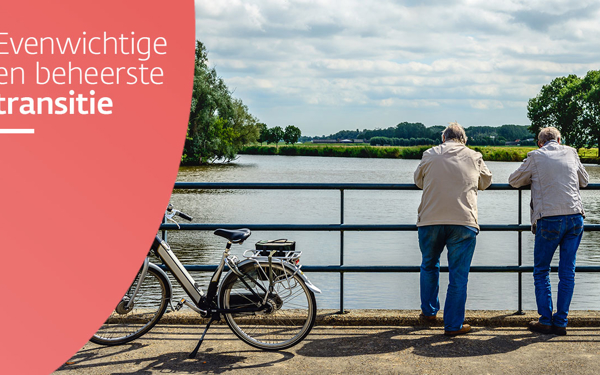 Oudere op brug