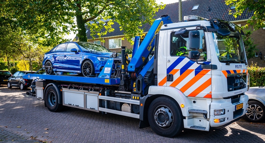 Een auto wordt in beslag genomen van iemand die wordt verdacht van  handel in verdovende middelen en het witwassen van drugsgeld