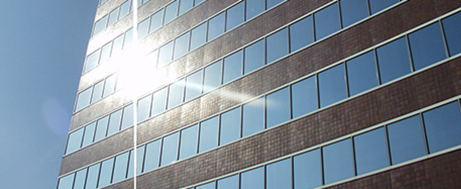 Zonreflectie gebouw