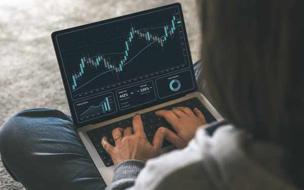 Beleggen via een laptop