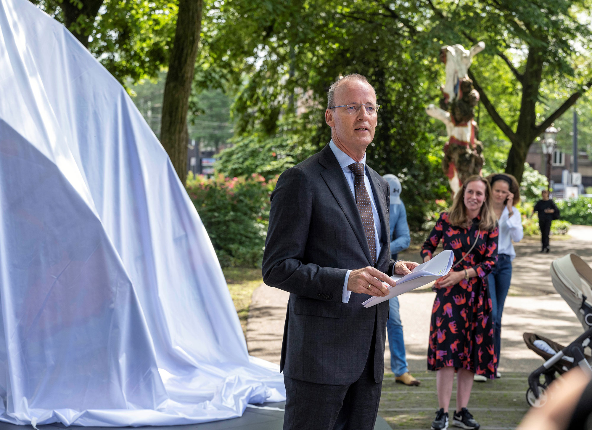 Kunstwerk onthulling door Klaas Knot