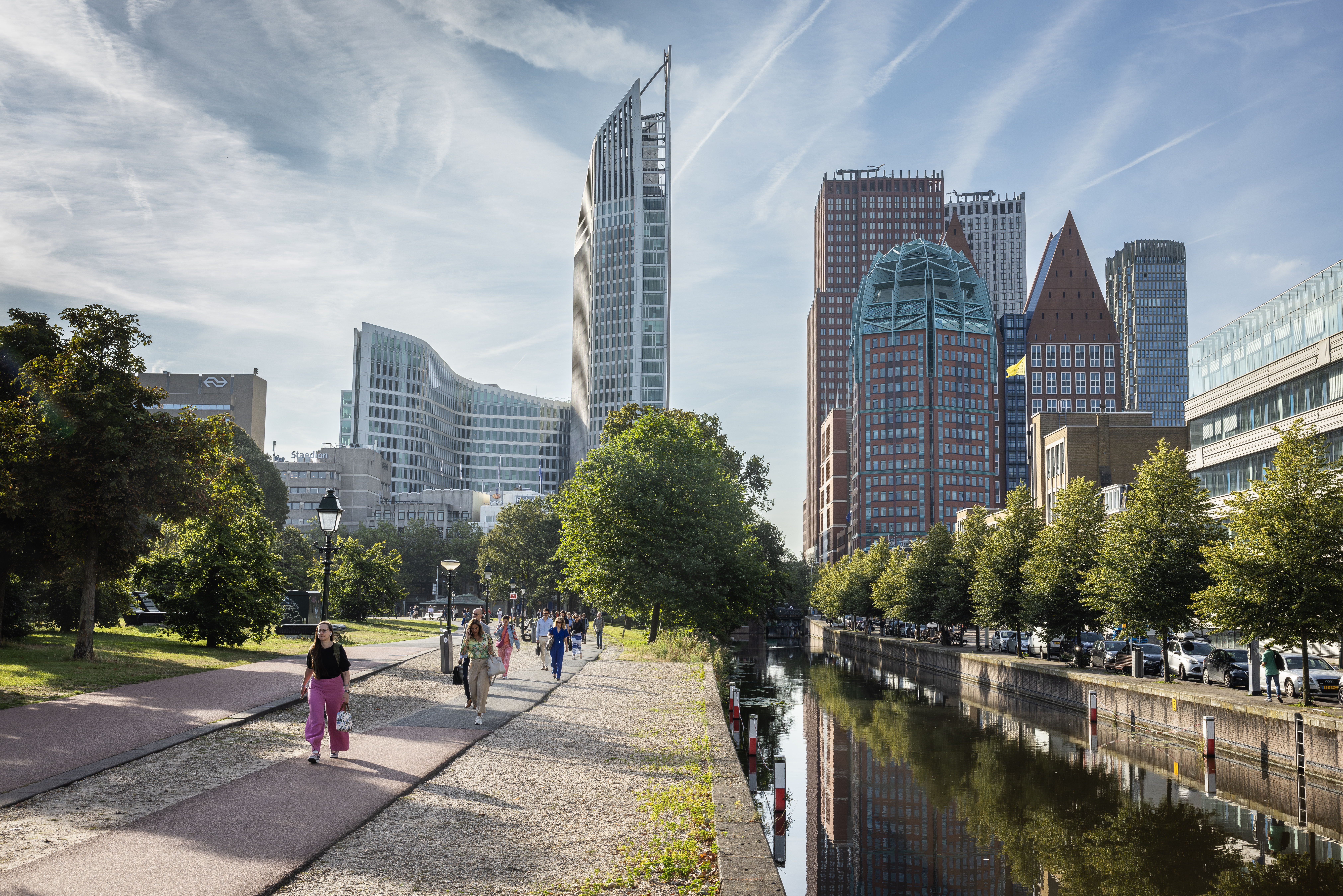 Skyline van Den Haag met overheidsgebouwen.
