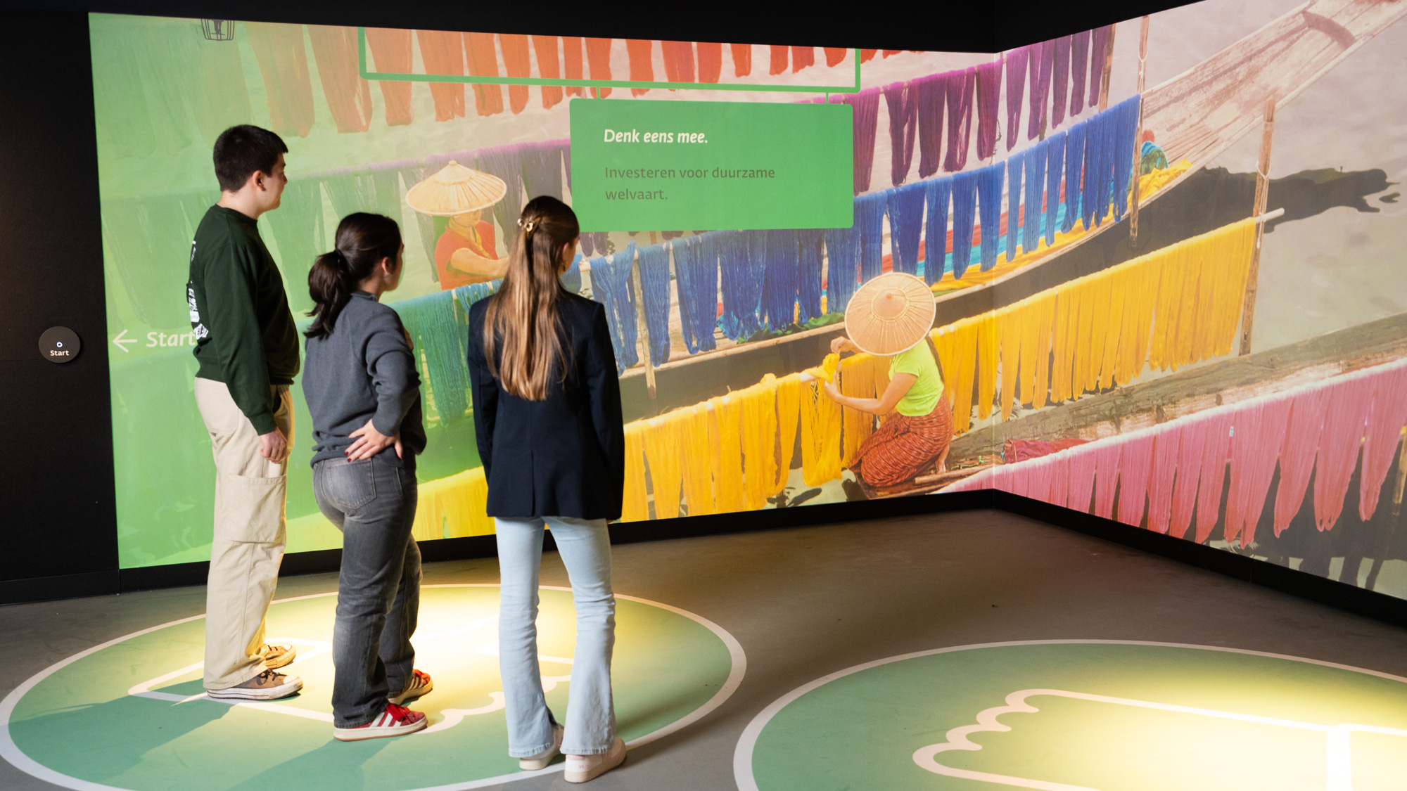Trio spelen een interactief spel