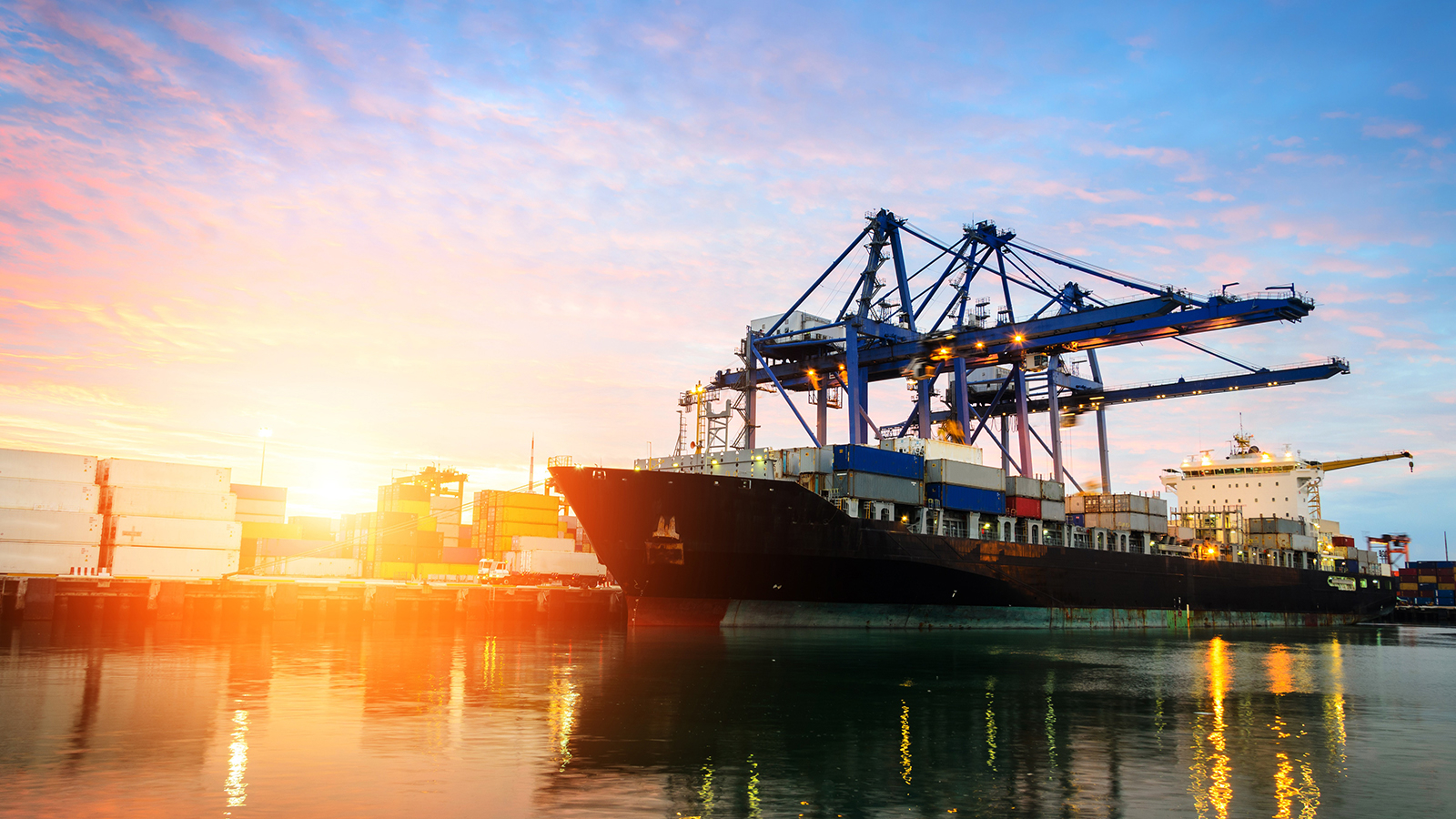 Containerschip in haven