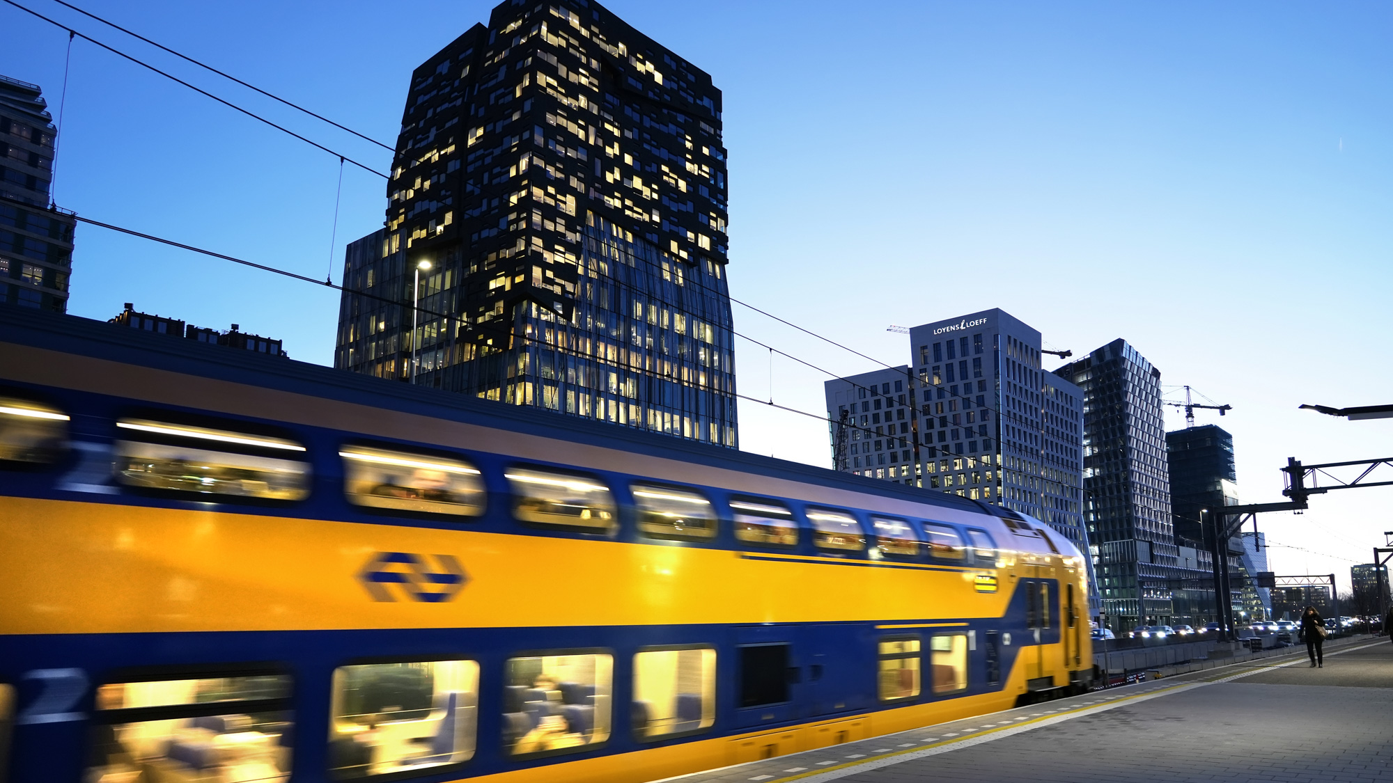 Station met trein op de zuid as