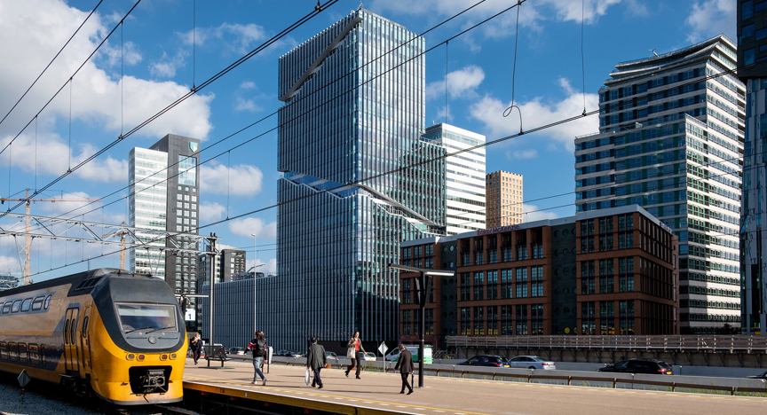 Zuidas met trein