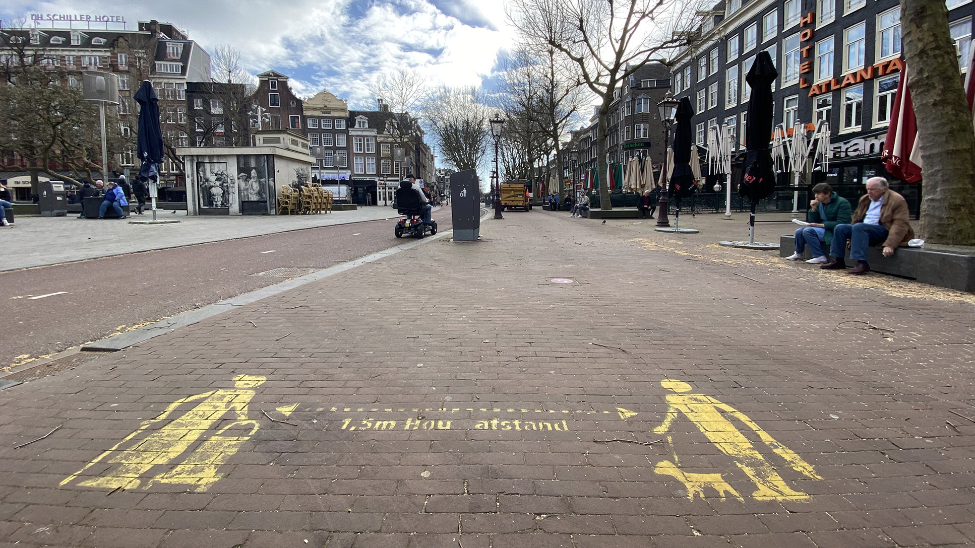 1,5m afstand teken gedrukt op de straat