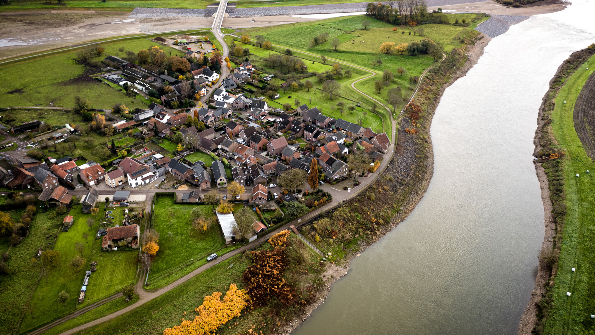 Waterwerken te Maasband vanuit de lucht.