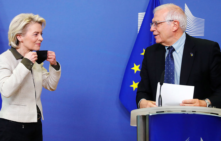 Ursula von der Leyen (L), voorzitter van de Europese Commissie en Josep Borrell, vertegenwoordiger van de Unie voor buitenlandse zaken en veiligheidsbeleid.