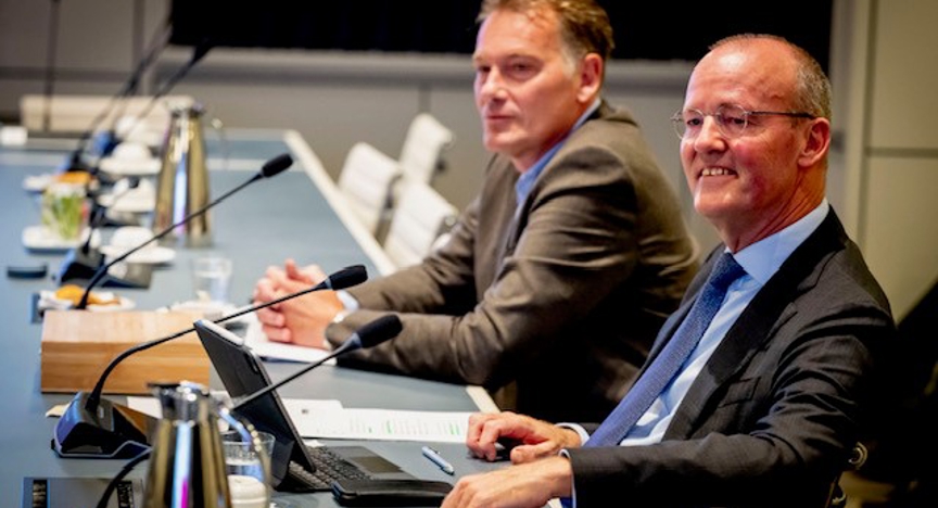 Klaas Knot en Pieter Hasekamp in de Vaste Kamercommissie Financiën van de Eerste Kamer.