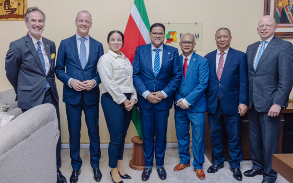 Ontvangst van de DNB-delegatie en de President van de Centrale bank van Suriname bij President Santokhi van Suriname.
