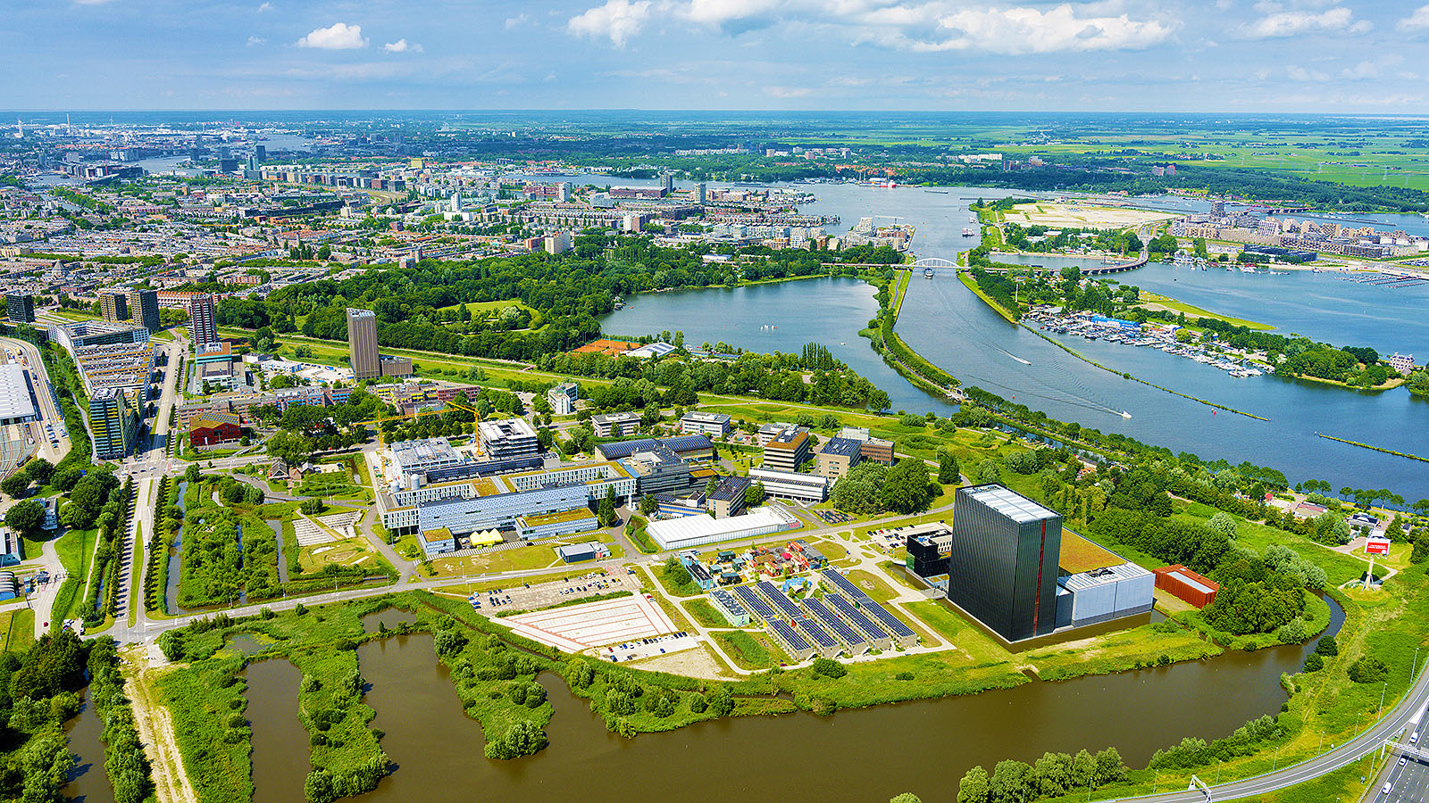 Luchtfoto datacenter Amsterdam