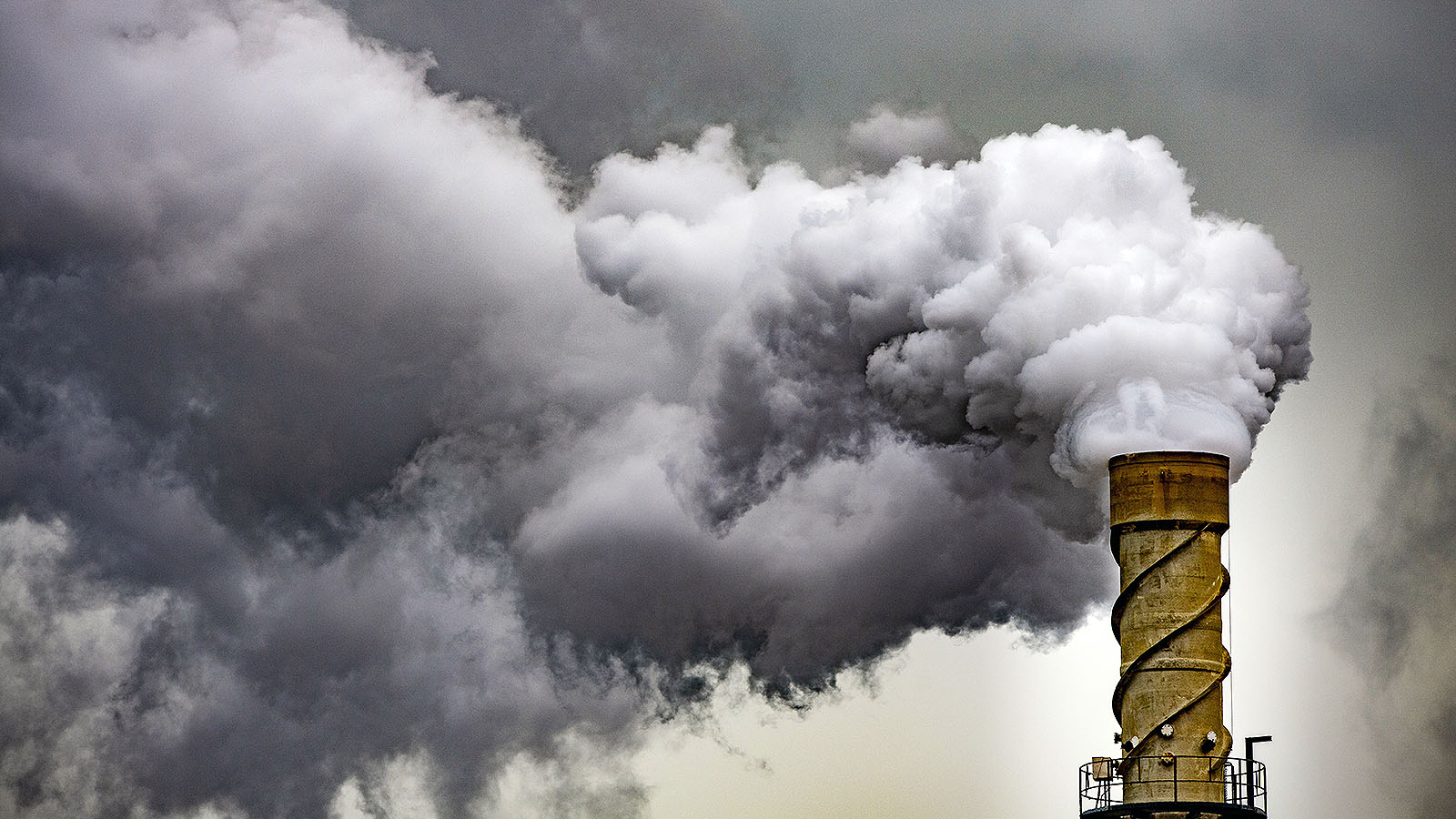 Schoorsteen en uitstoot