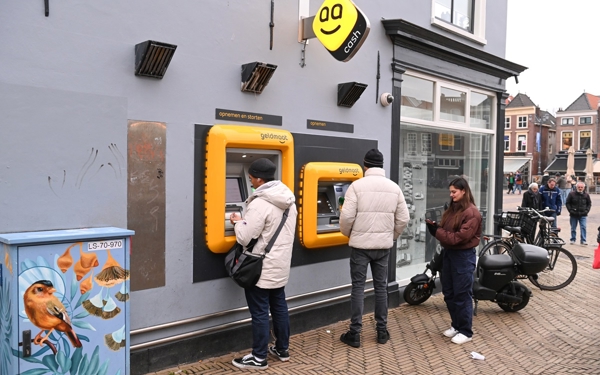 Pinnen bij Geldmaat automaten