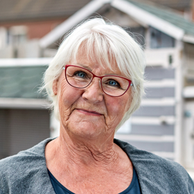 Vrouw in tuin