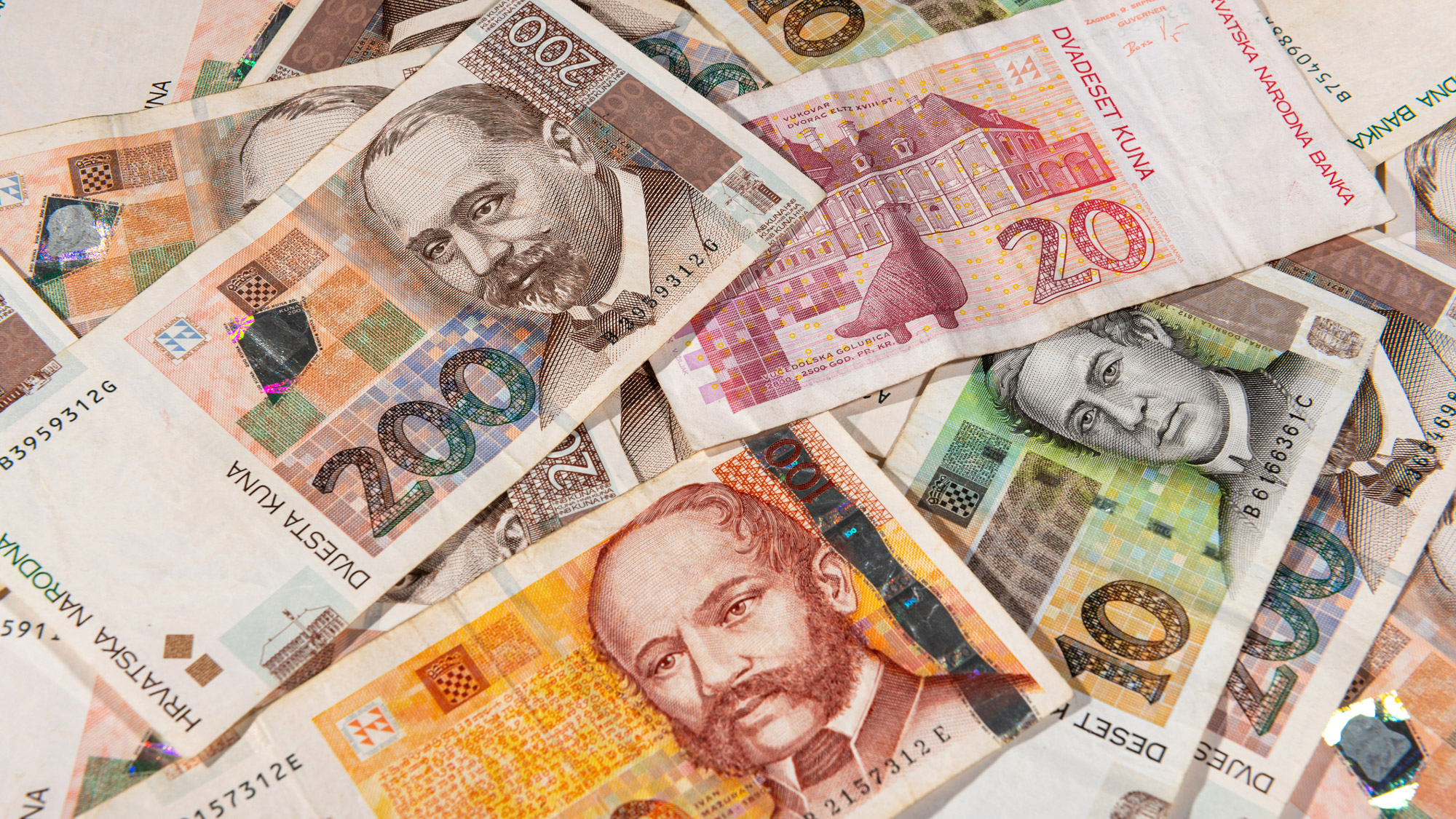 Exchanging Croatian banknotes at DNB