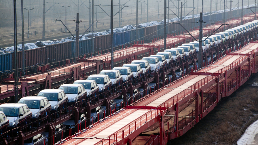 Export via trein van nieuwe auto’s
