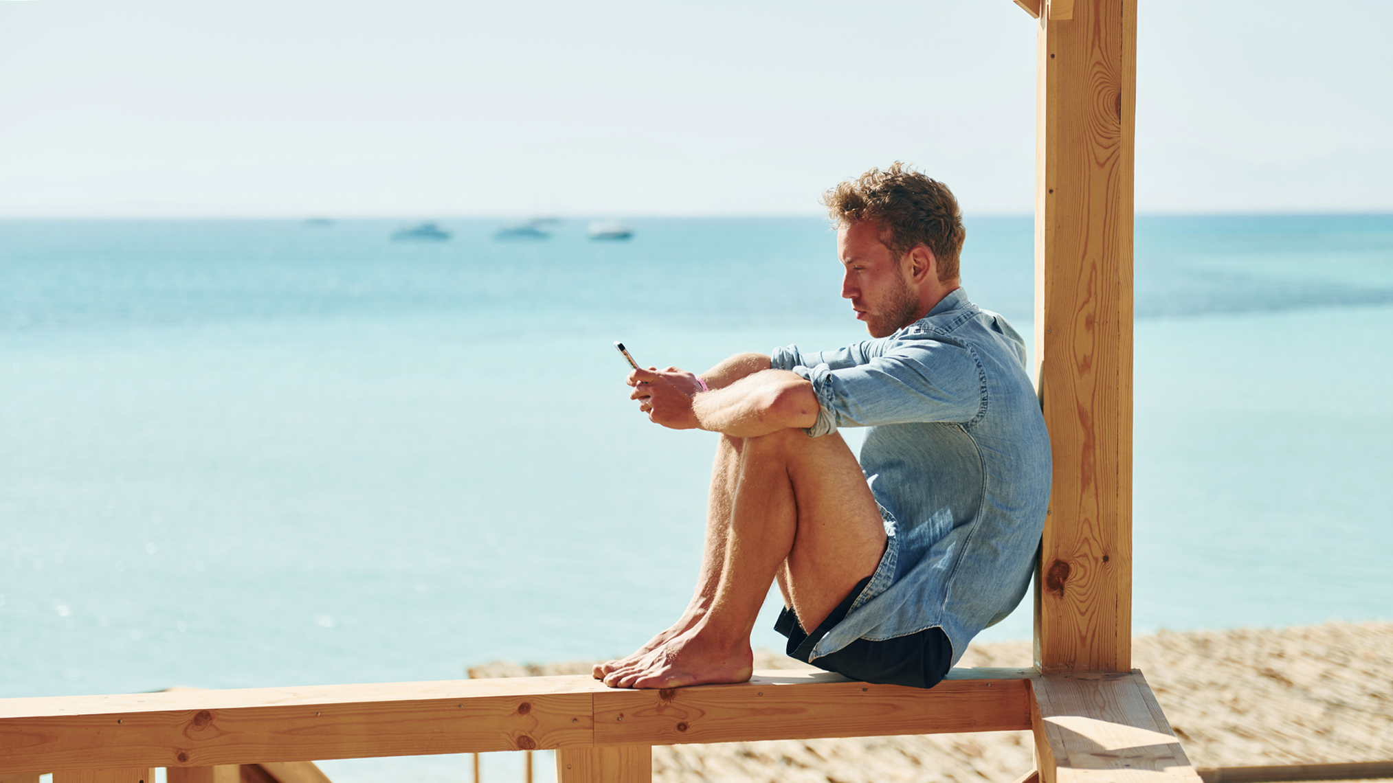 Man aan het strand 