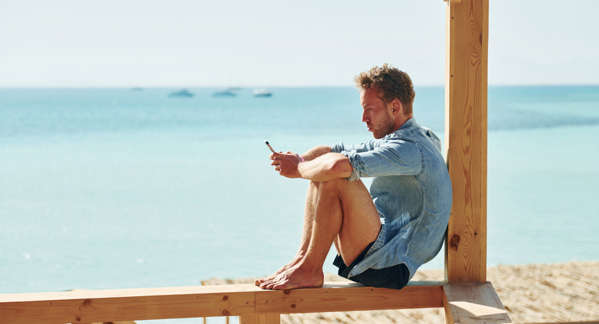 Man aan het strand 